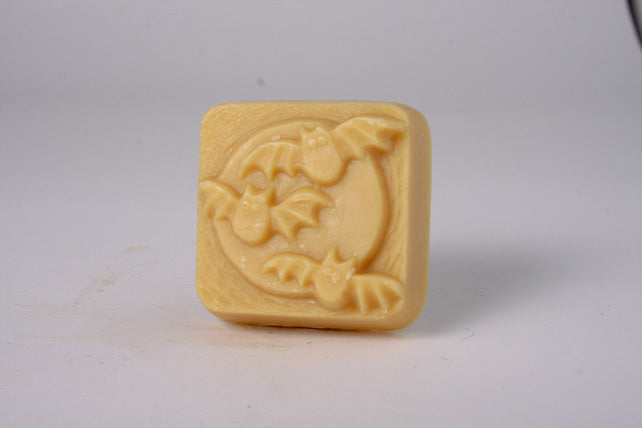 Halloween Guest Bat - Autumn Apple